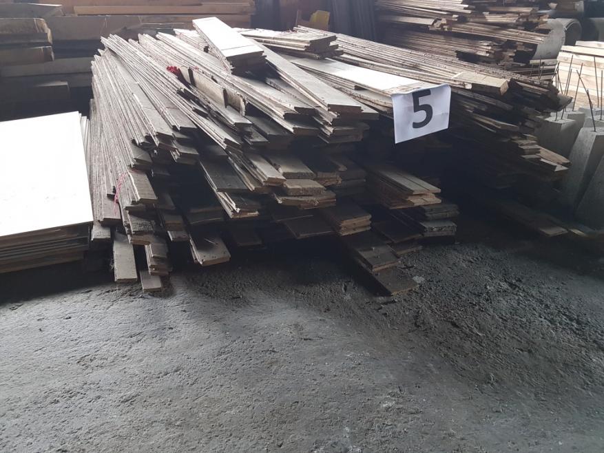Lote 5, madera piso y forro (mañío, laurel, otros)